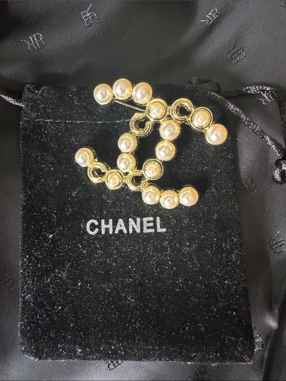 EUC CHANEL Gold and White Pearl CC Brooch - Picture 2 of 6